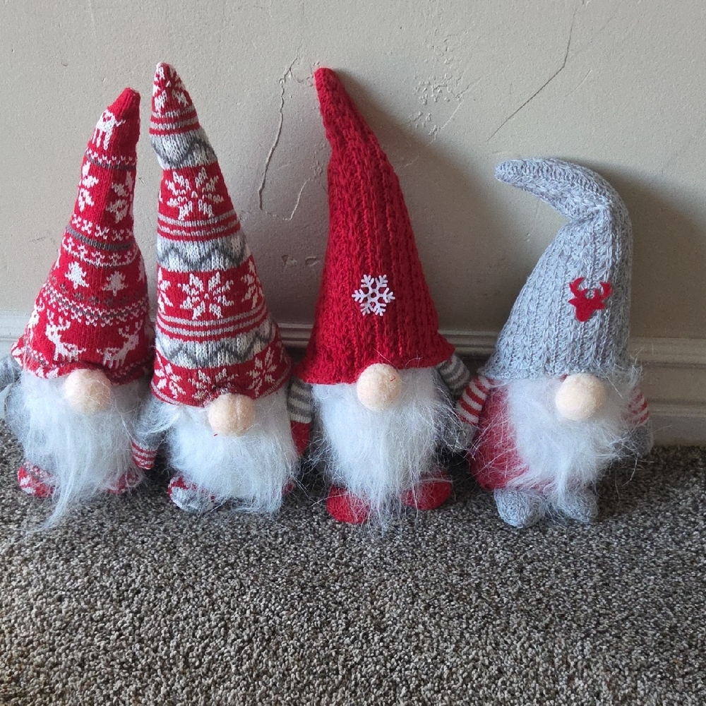 Festive Gnome Set - Red and Gray Holiday Decor x4